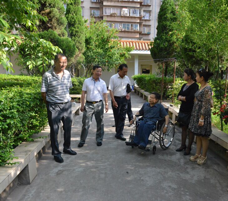 图为省残联领导到点点官网调研(二) 图为省残联领导到点点官网调研(二)